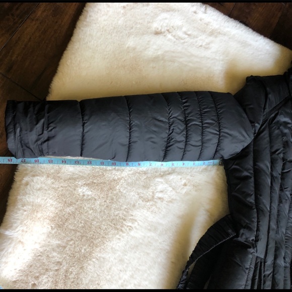 GUESS black puffer cinched belt jacket - Picture 9 of 11